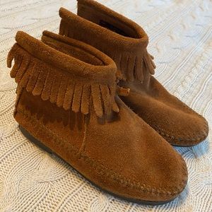 Little girls’ Minnetonka moccasins / booties size 11
